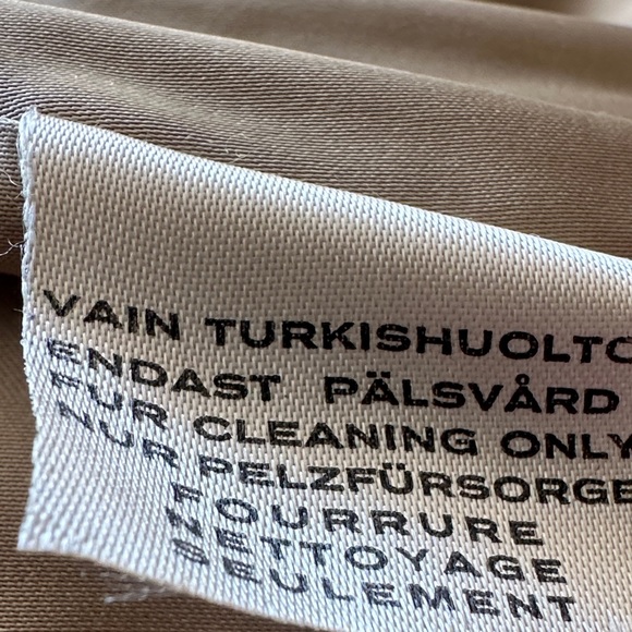 Elegant Brown Fur Vest - Picture 5 of 5